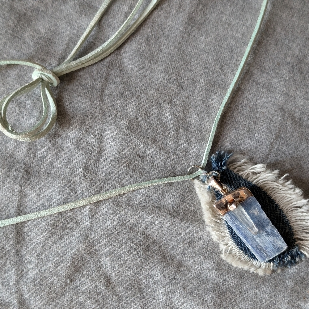 Leather strap‎ necklace with crystals